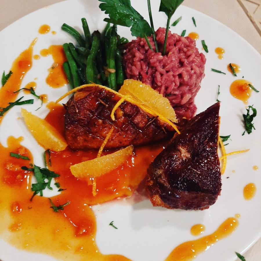 Hotel-Restaurant Le Lion D'Or 포렌트루이 외부 사진
