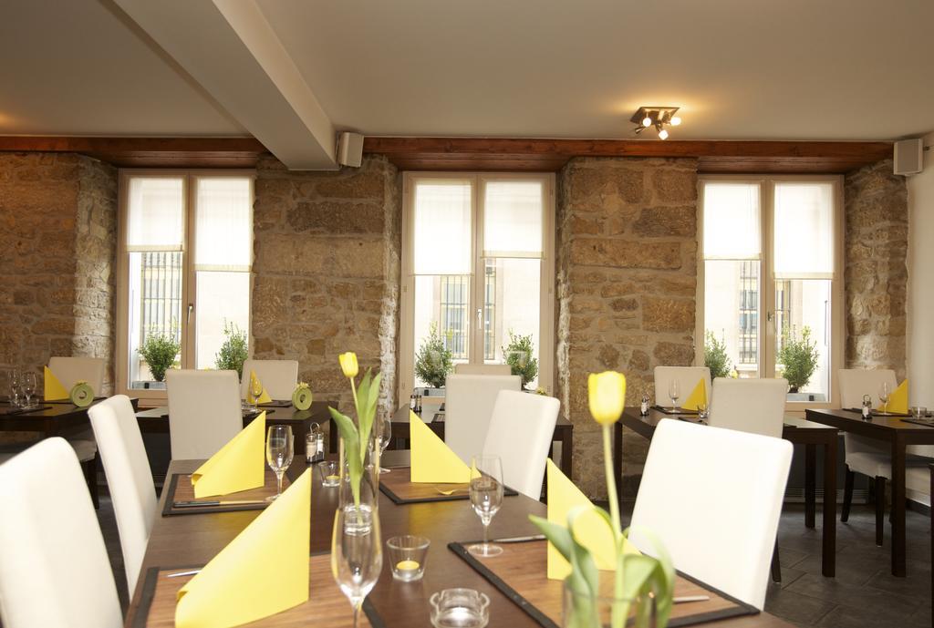Hotel-Restaurant Le Lion D'Or 포렌트루이 외부 사진