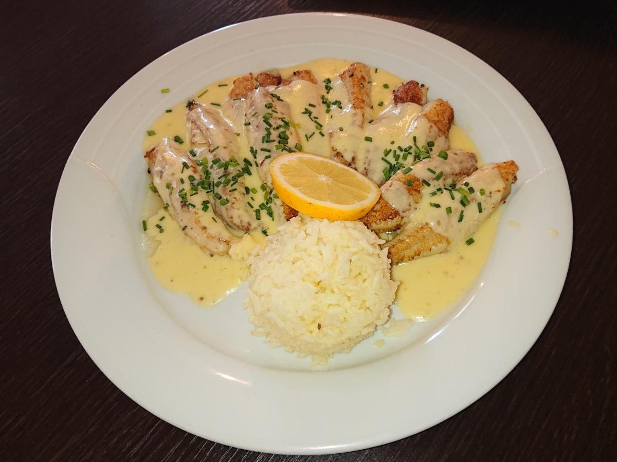 Hotel-Restaurant Le Lion D'Or 포렌트루이 외부 사진